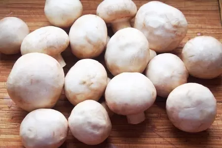 Шашлычки из шампиньонов с кунжутом: шаг 1