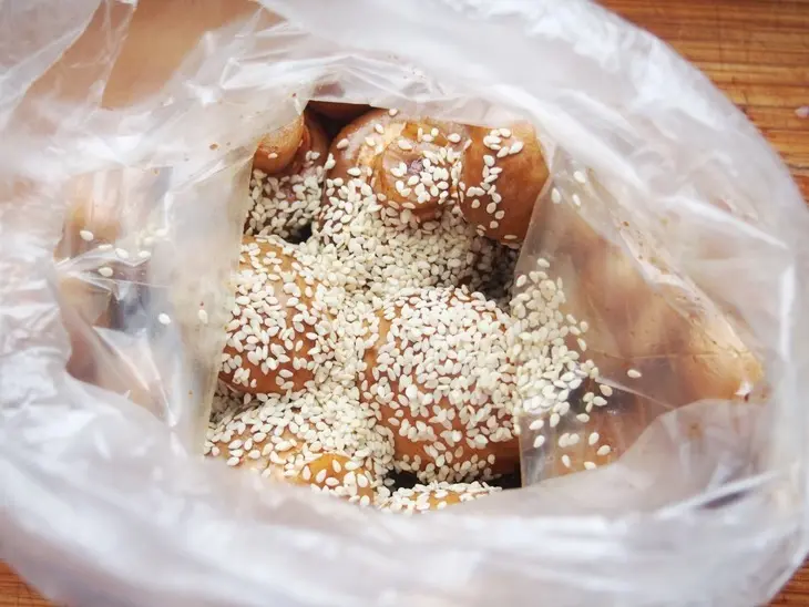 Шашлычки из шампиньонов с кунжутом: шаг 2