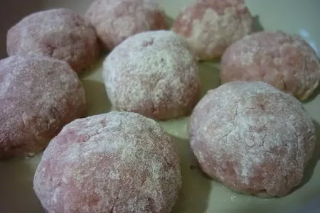 Тефтели с тыквенным пюре под соусом из шампиньонов и лесных грибов: шаг 2