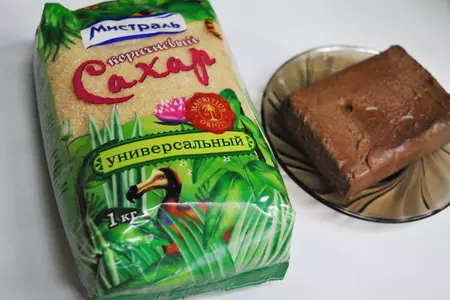 Шоколадный пирог с персиками в сметанно-карамельном креме: шаг 1