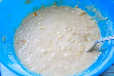 Пирог с яблоками и черникой: шаг 2