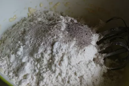 Песочный пирог с творогом и хурмой: шаг 5