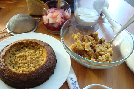 Бисквитный пирог с малиной и ананасами под сметанной заливкой: шаг 8