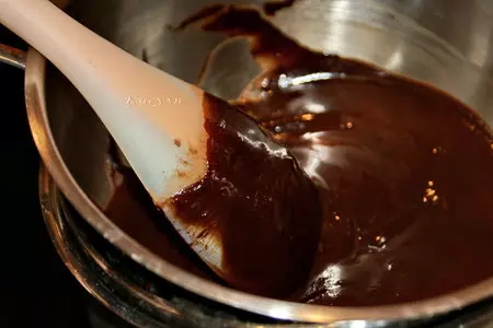 Брауни со сливочным сыром, орехами и вяленой вишней: шаг 1