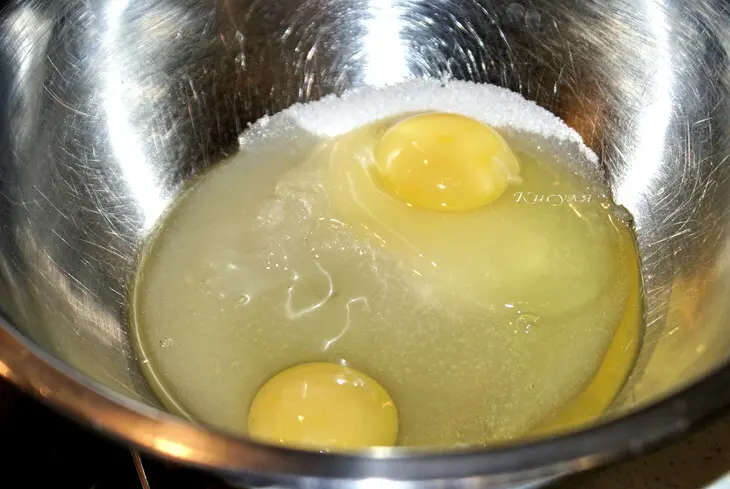 Брауни со сливочным сыром, орехами и вяленой вишней: шаг 4