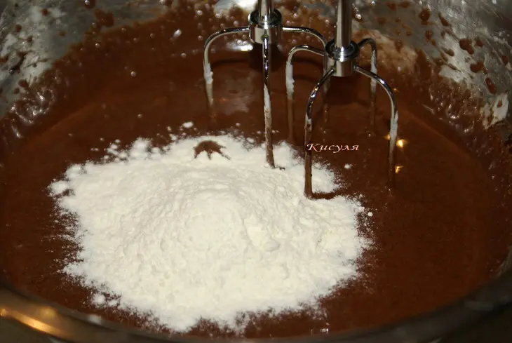 Брауни со сливочным сыром, орехами и вяленой вишней: шаг 6