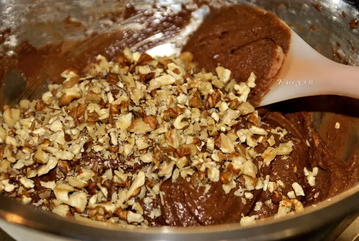 Брауни со сливочным сыром, орехами и вяленой вишней: шаг 7
