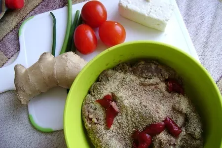Фрикадели ароматные, фаршированные брынзой, с пикантным соусом: шаг 2