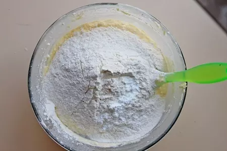 Творожной пирог с грушами и сметанной начинкой: шаг 3