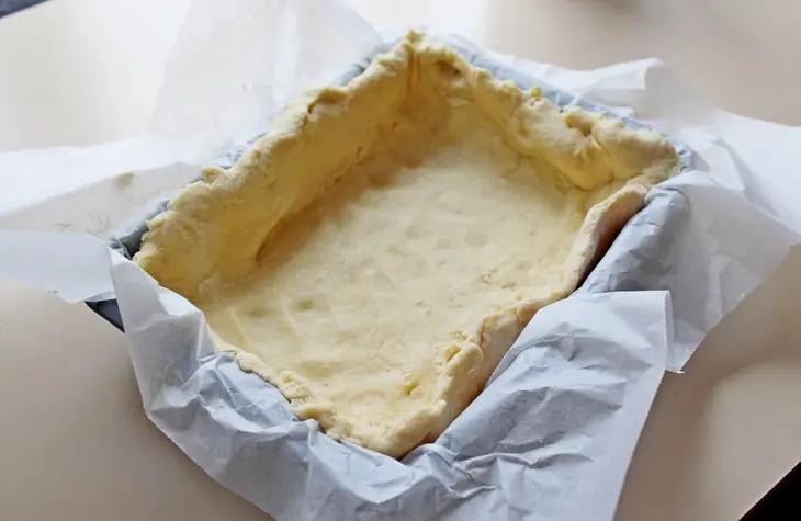 Творожной пирог с грушами и сметанной начинкой: шаг 6