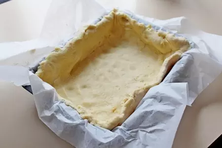 Творожной пирог с грушами и сметанной начинкой: шаг 6