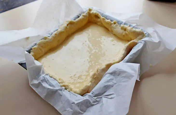 Творожной пирог с грушами и сметанной начинкой: шаг 8