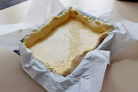 Творожной пирог с грушами и сметанной начинкой: шаг 8