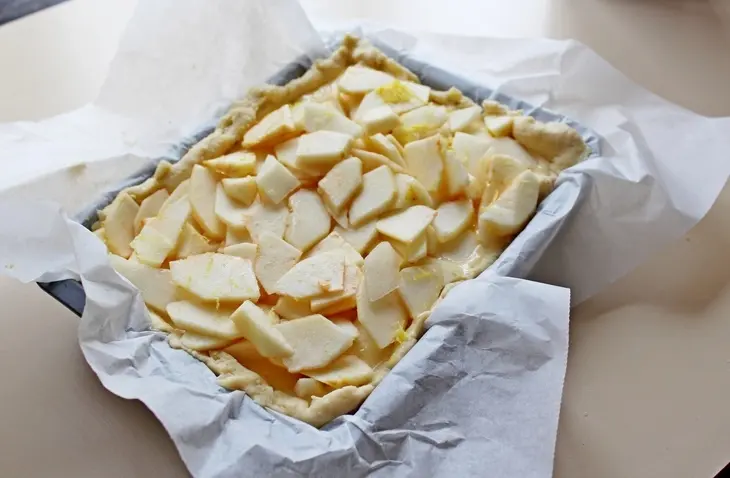 Творожной пирог с грушами и сметанной начинкой: шаг 10