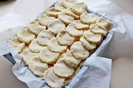 Творожной пирог с грушами и сметанной начинкой: шаг 11