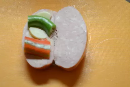 Острые утопенцы (маринованные шпикачки) со слоёными «косичками». тест-драйв с окраиной: шаг 4