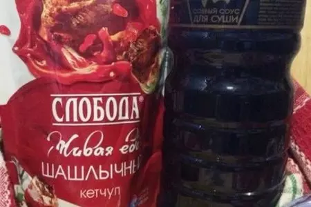 Камбала в томатной глазури с овощной соломкой: шаг 1