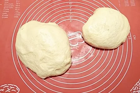 Пирог с вареным сгущенным молоком и смородиной: шаг 5