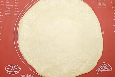 Пирог с вареным сгущенным молоком и смородиной: шаг 6