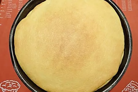Пирог с вареным сгущенным молоком и смородиной: шаг 12