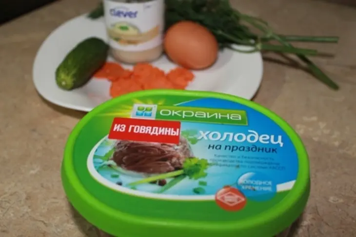 Холодец из говядины праздничный с соусом из хрена (тест-драйв с окраиной): шаг 1