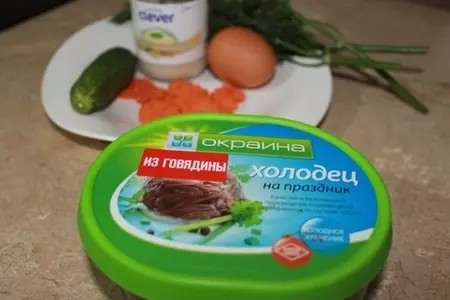 Холодец из говядины праздничный с соусом из хрена (тест-драйв с окраиной): шаг 1