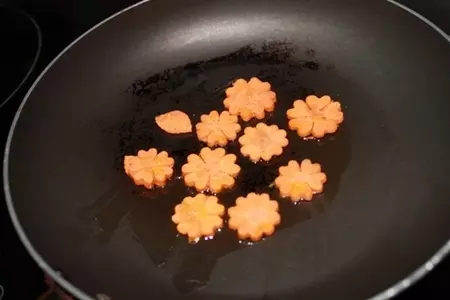 Холодец из говядины праздничный с соусом из хрена (тест-драйв с окраиной): шаг 2