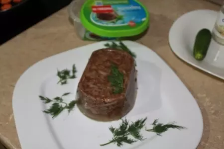 Холодец из говядины праздничный с соусом из хрена (тест-драйв с окраиной): шаг 4