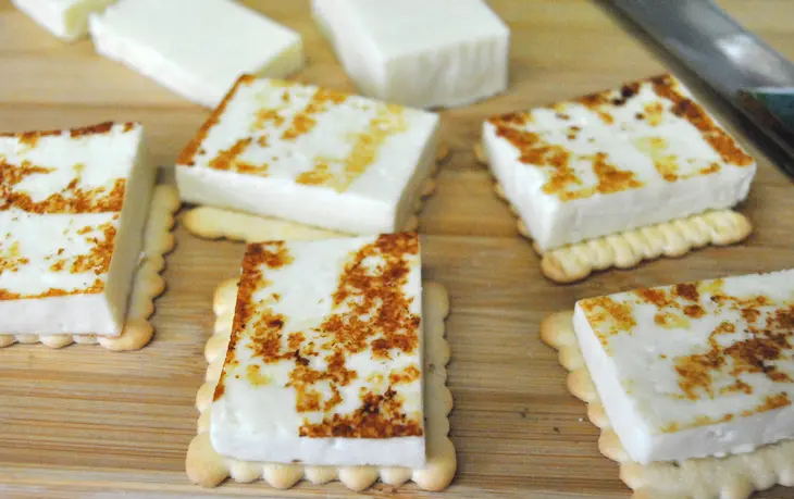 Антипасти из гриль-сыра с печенью трески «mr cheese»: шаг 6
