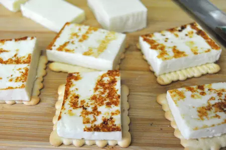 Антипасти из гриль-сыра с печенью трески «mr cheese»: шаг 6