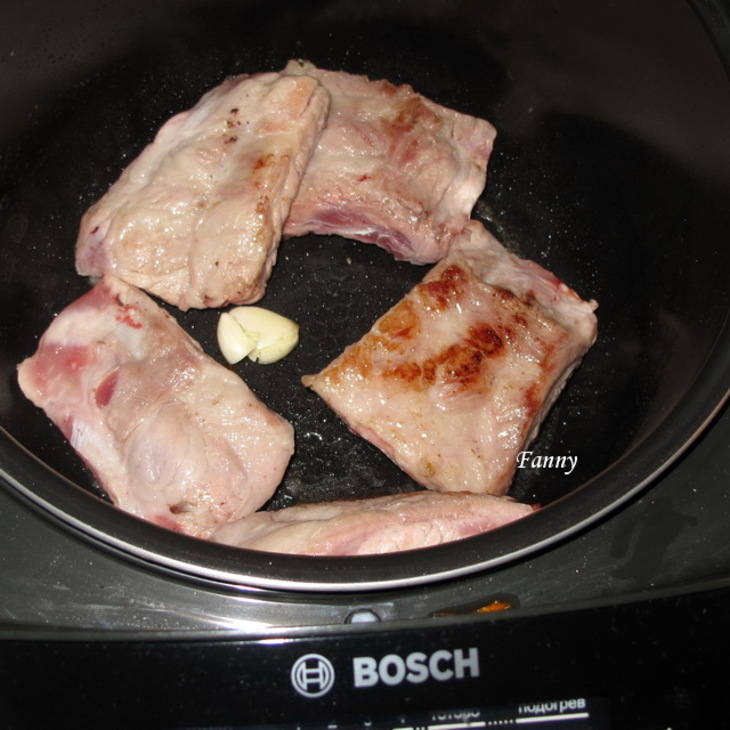Картофель, тушеный со свиными ребрышками: шаг 3