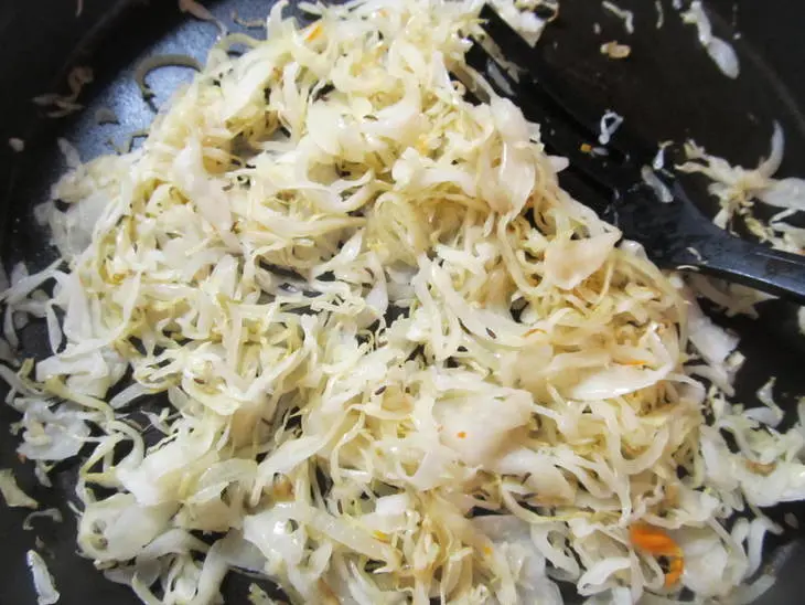 Пицца с квашеной капустой "а ля рус": шаг 2