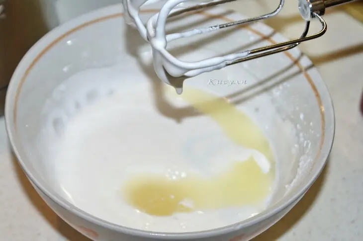 Мраморный пирог с корицей и глазурью: шаг 10