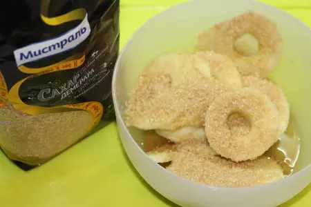 Карамельно-яблочный пирог с клюквой: шаг 3
