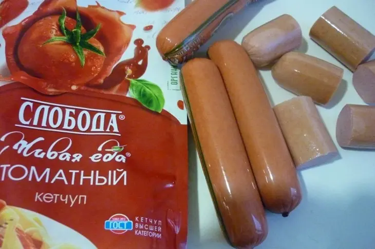 Закусочные "конфеты" с сосиской и кетчупом: шаг 1