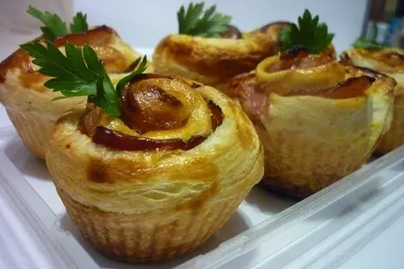 Закусочные "розы"  с кетчупом, хреном и беконом: шаг 4