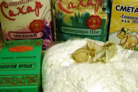 Шоколадный пирог с творогом и физалисом под глазурью: шаг 1