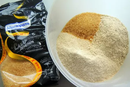 Пирог с яблоком, изюмом и курагой: шаг 1