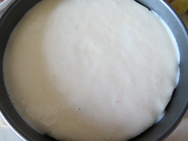 Песочный пирог с творожной начинкой и сливами: шаг 6