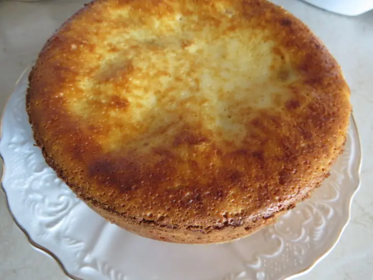 Песочный пирог с творожной начинкой и сливами: шаг 8
