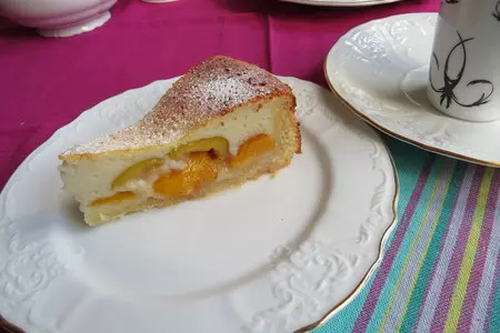 Песочный пирог с творожной начинкой и сливами: шаг 9