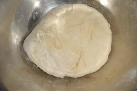 Пирог рулет с творогом и земляникой: шаг 1