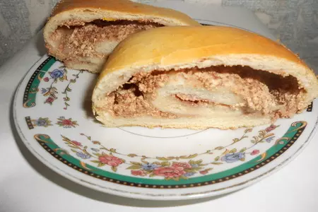 Пирог рулет с творогом и земляникой: шаг 7