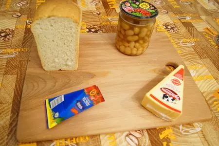 Бобы на тосте (кстати говоря любимое блюдо лары крофт): шаг 1