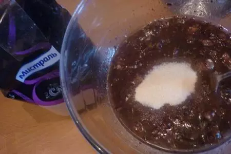Банановые маффины с шоколадом под клюквенной глазурью: шаг 2
