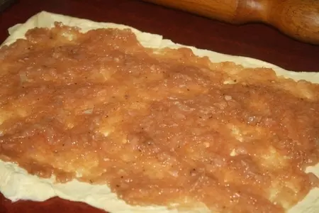 Слоеные улитки-ассорти с курицей и сыром: шаг 3