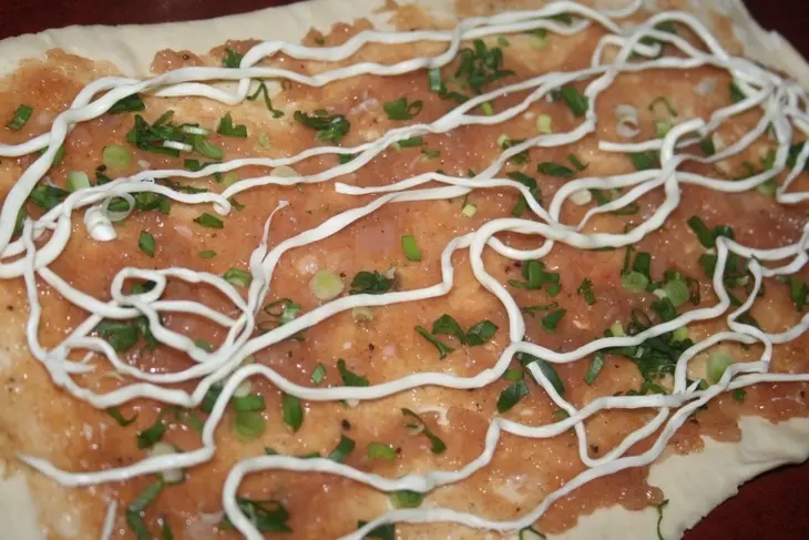 Слоеные улитки-ассорти с курицей и сыром: шаг 8