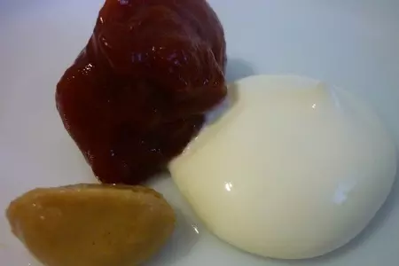Сэндвич с редисом, плавленным сыром и пикантным соусом: шаг 2