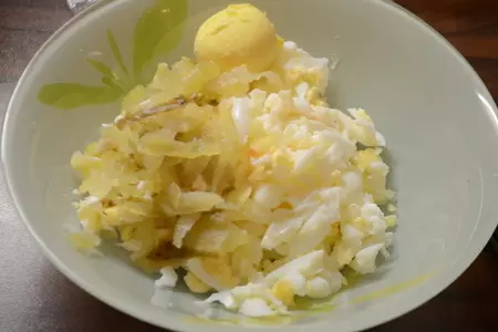 Огуречный «паровозик» с салатными вагончиками: шаг 2