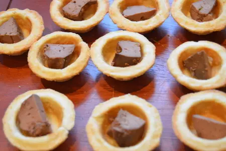 Тарталетки с куриной печенкой и томатно-сметанным кремом: шаг 5